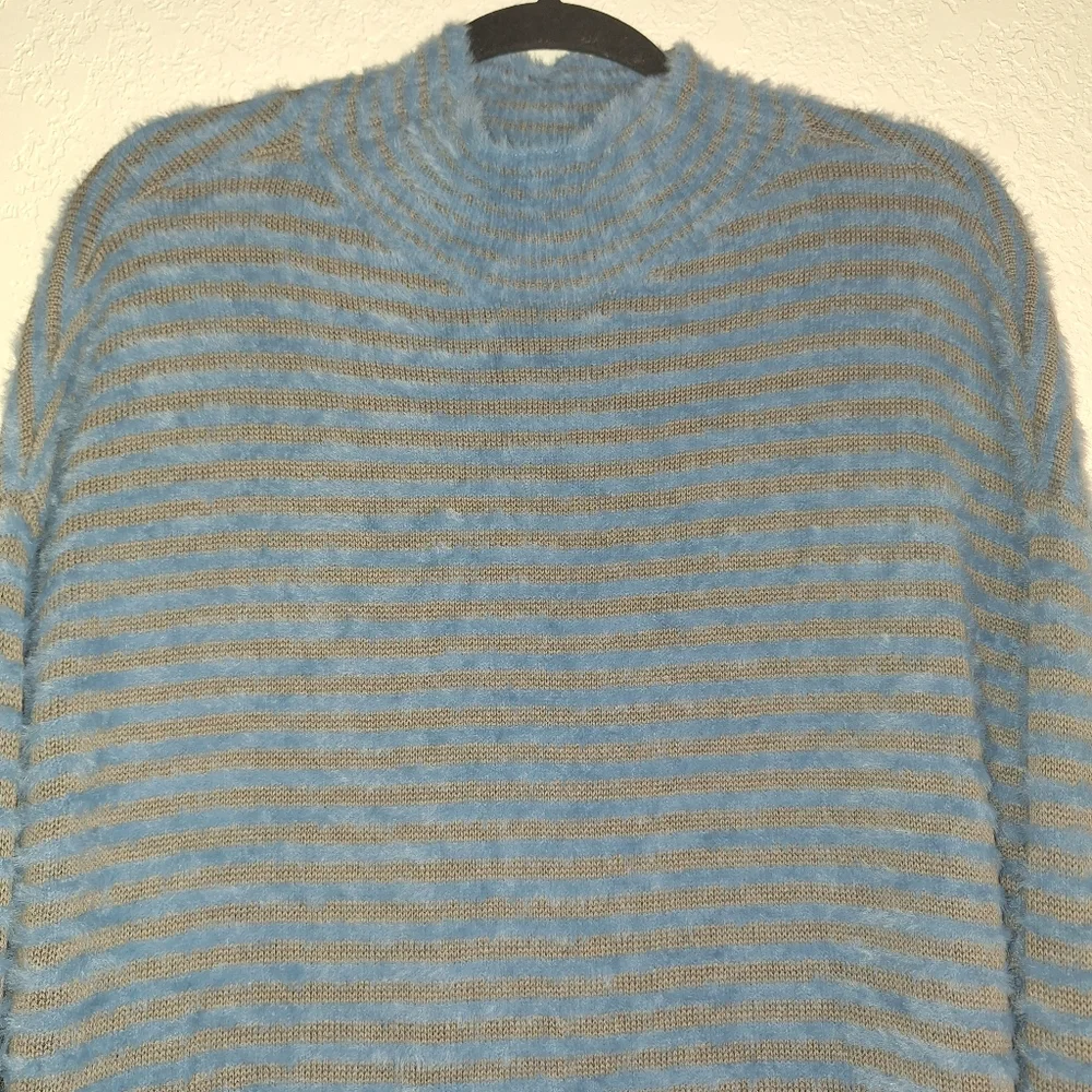 Chicos Zenergy Mock Neck Fuzzy Stripe Blue Gray Sweater. Size 3/ XL - Picture 3 of 9